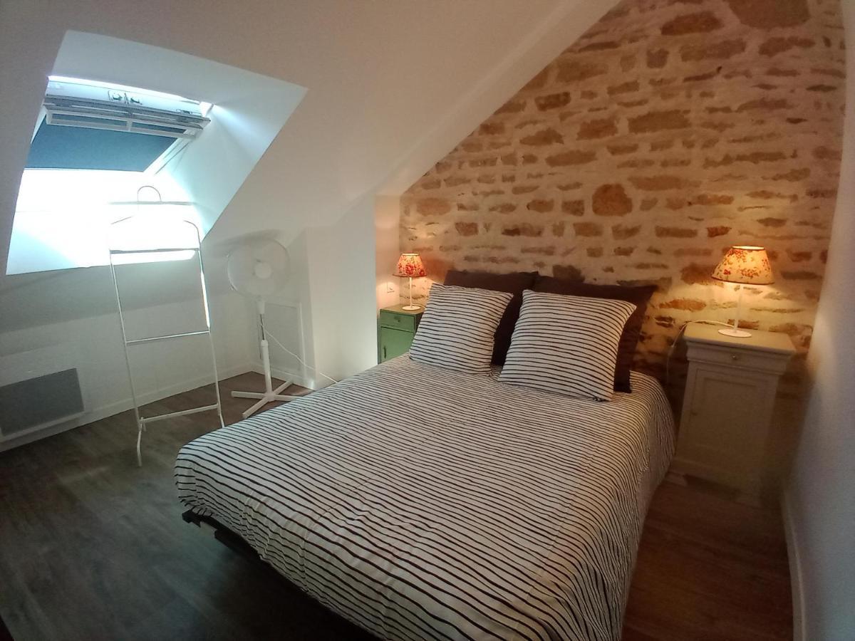 Gite Montoise Genêts Buitenkant foto